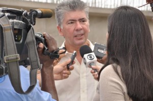 Ivan Leite recebe Governador Déda em visita a obra da Ponte Gilberto Amado
